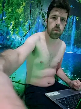 Snapshot of welcome-to-the-jungle chatting on 5, 3, 2026 welcome-to-the-jungle online show from 5, 3, 2026