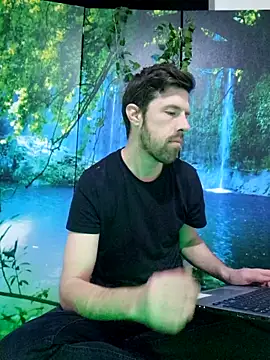 Snapshot of welcome-to-the-jungle chatting on 9, 3, 2026 welcome-to-the-jungle online show from 9, 3, 2026