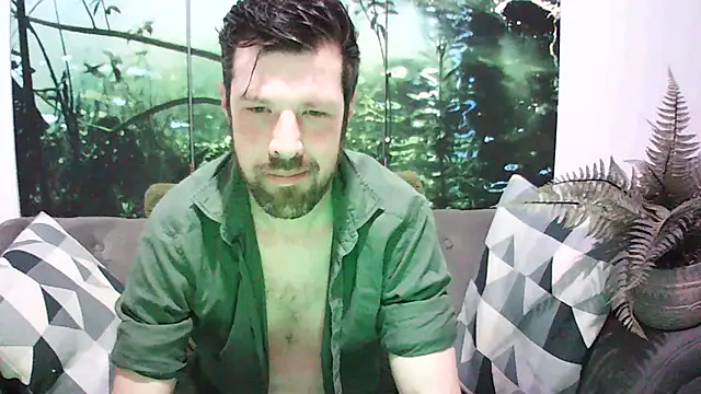 Snapshot of welcome-to-the-jungle chatting on 15, 3, 2026 welcome-to-the-jungle online show from 15, 3, 2026