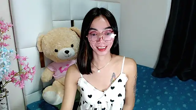Snapshot of diamondnaked_ chatting on 8, 9, 2025 diamondnaked  online show from 8, 9, 2025