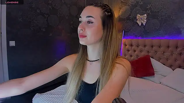 Snapshot of AlexaWilds chatting on 4, 4, 2026 AlexaWilds online show from 4, 4, 2026