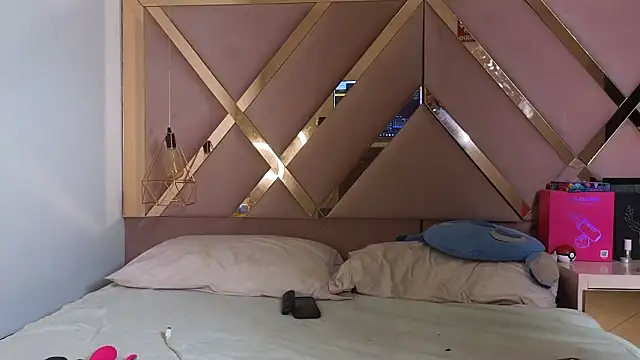 Sophia moo  online show from 20, 3, 2026