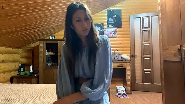 Shyselly online show from 10, 9, 2025