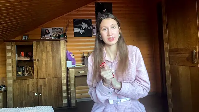 Shyselly online show from 5, 10, 2025