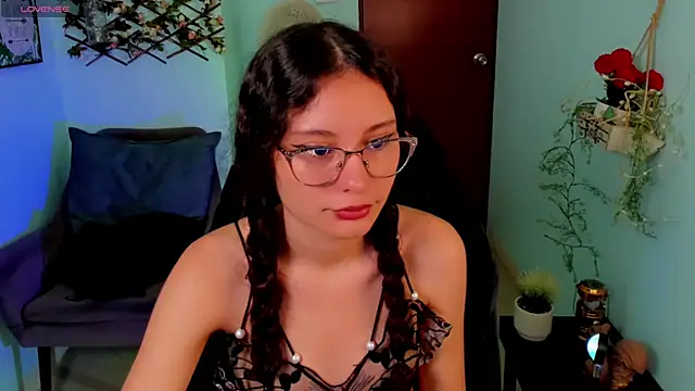 Snapshot of Krysten_Riter chatting on 10, 11, 2025 Krysten Riter online show from 10, 11, 2025