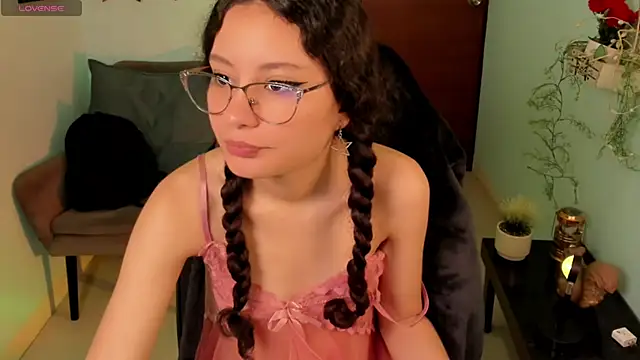 Snapshot of Krysten_Riter chatting on 11, 11, 2025 Krysten Riter online show from 11, 11, 2025