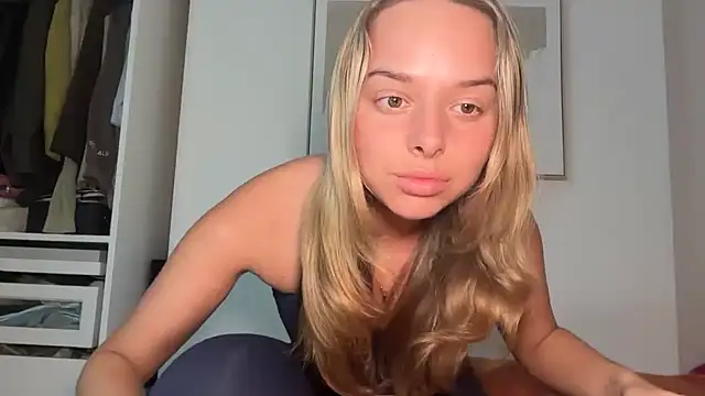 Snapshot of KayleeBella chatting on 12, 3, 2026 KayleeBella online show from 12, 3, 2026