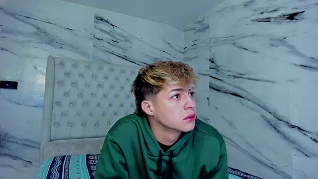 Ari and Storm online show from 5, 10, 2025