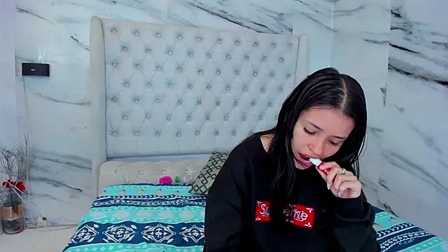 Ari and Storm online show from 19, 11, 2025