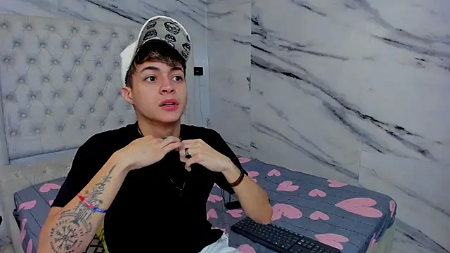 Ari and Storm online show from 16, 12, 2025