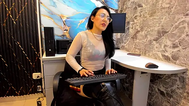 Scarlett 14  online show from 18, 9, 2025