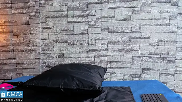 Kiara Zahiri   online show from 20, 11, 2025