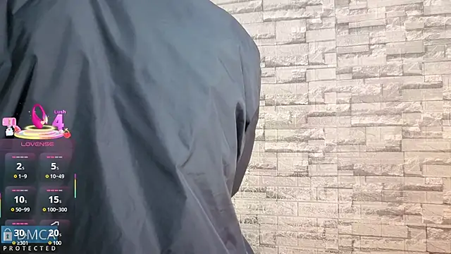 Kiara Zahiri   online show from 15, 12, 2025