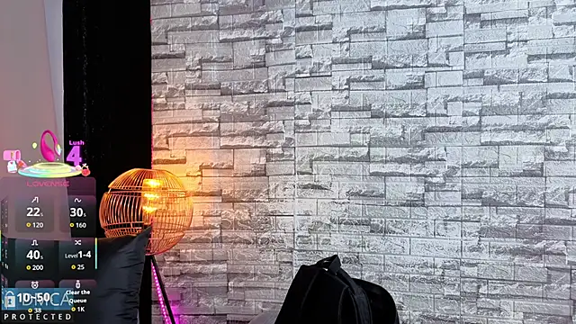 Kiara Zahiri   online show from 17, 12, 2025