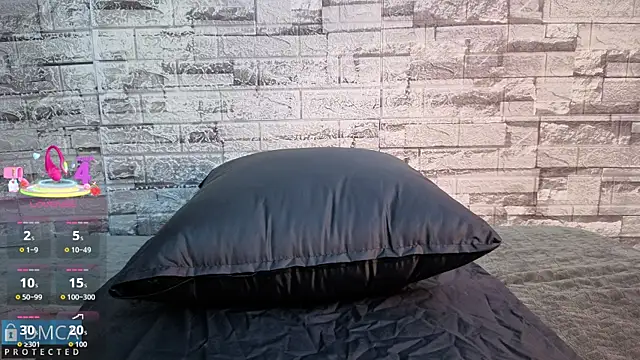 Kiara Zahiri   online show from 18, 12, 2025