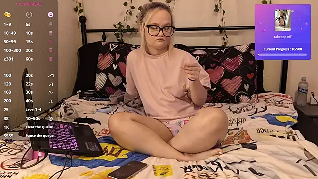 Snapshot of xxNaughtyNicolexx chatting on 24, 9, 2025 xxNaughtyNicolexx online show from 24, 9, 2025