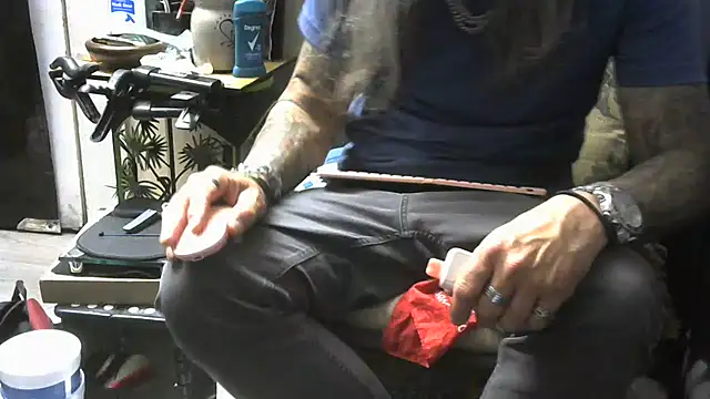 Snapshot of crassanova chatting on 5, 4, 2026 crassanova online show from 5, 4, 2026