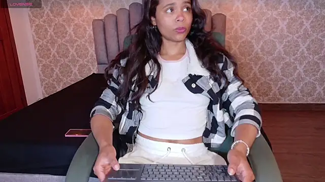 Snapshot of Kristall_06 chatting on 28, 10, 2025 Kristall 06 online show from 28, 10, 2025