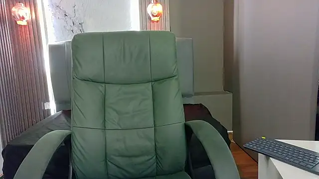 Snapshot of Kristall_06 chatting on 9, 11, 2025 Kristall 06 online show from 9, 11, 2025