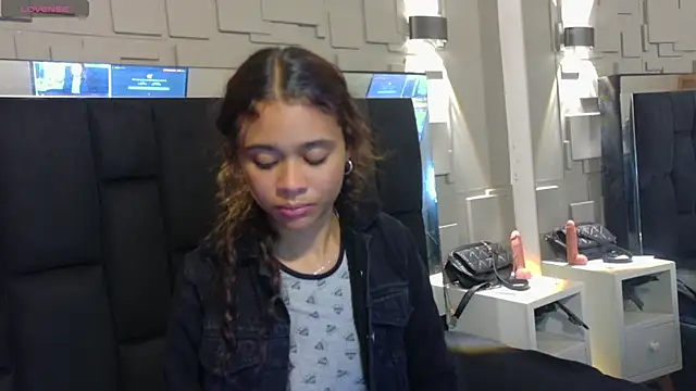 Snapshot of Kristall_06 chatting on 12, 11, 2025 Kristall 06 online show from 12, 11, 2025