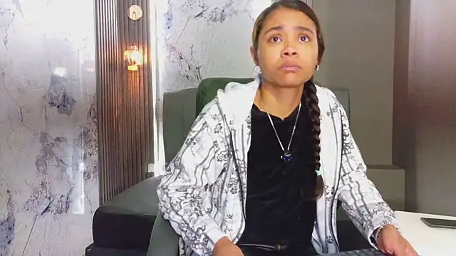 Snapshot of Kristall_06 chatting on 2, 12, 2025 Kristall 06 online show from 2, 12, 2025