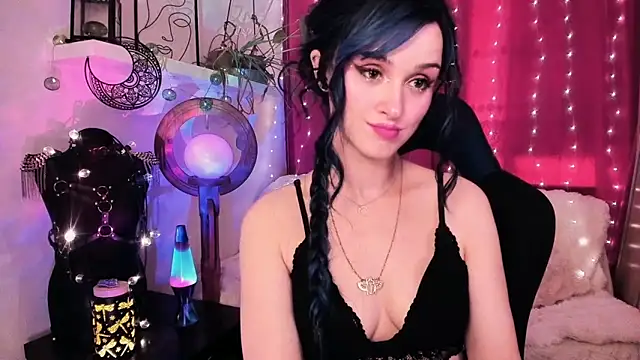 Snapshot of MistressJolie chatting on 7, 7, 2026 MistressJolie online show from 7, 7, 2026
