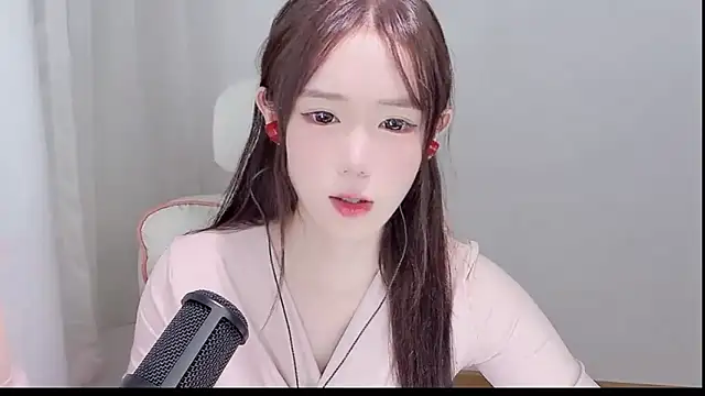 Snapshot of Xiao-runbao chatting on 12, 10, 2025 Xiao-runbao online show from 12, 10, 2025