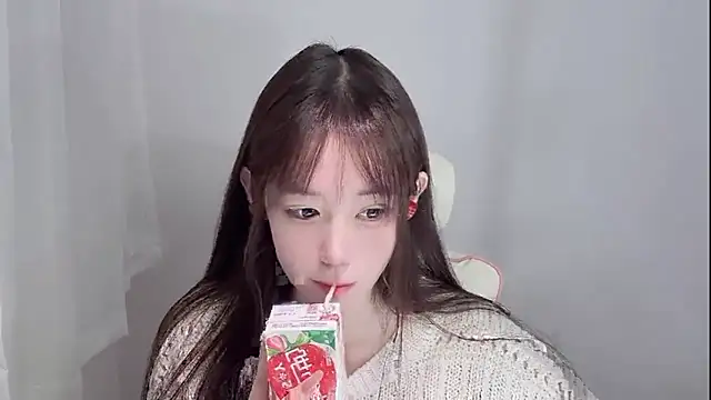 Snapshot of Xiao-runbao chatting on 19, 10, 2025 Xiao-runbao online show from 19, 10, 2025