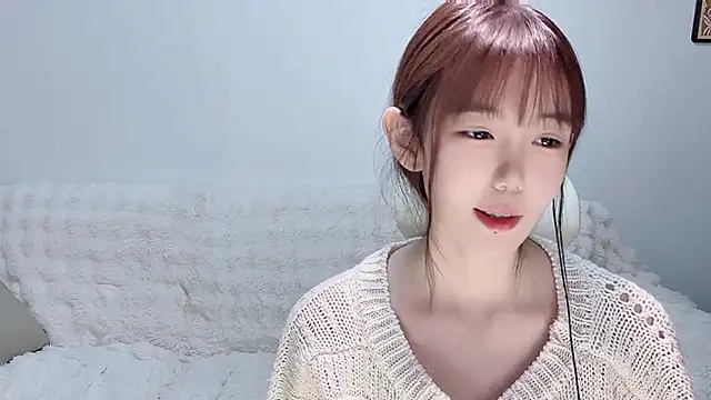 Snapshot of Xiao-runbao chatting on 4, 12, 2025 Xiao-runbao online show from 4, 12, 2025