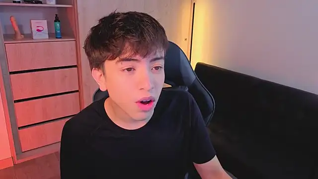 Snapshot of onlinenico chatting on 8, 10, 2025 onlinenico online show from 8, 10, 2025