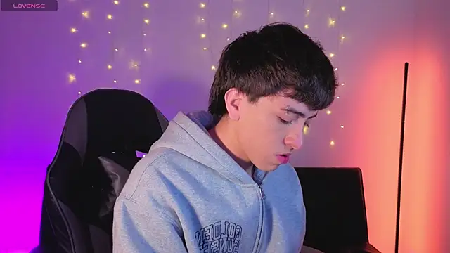 Snapshot of onlinenico chatting on 5, 12, 2025 onlinenico online show from 5, 12, 2025