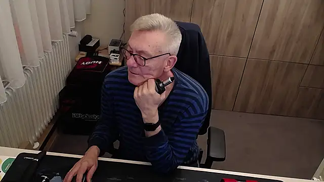 Snapshot of randyandy67 chatting on 4, 11, 2025 randyandy67 online show from 4, 11, 2025