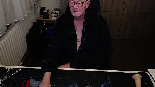 Snapshot of randyandy67 chatting on 12, 11, 2025 randyandy67 online show from 12, 11, 2025