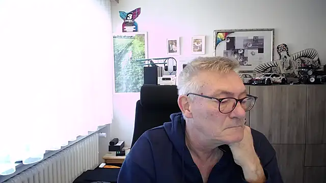 Snapshot of randyandy67 chatting on 21, 11, 2025 randyandy67 online show from 21, 11, 2025