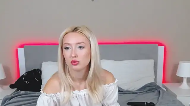 Snapshot of MarianeSun chatting on 9, 9, 2025 MarianeSun online show from 9, 9, 2025