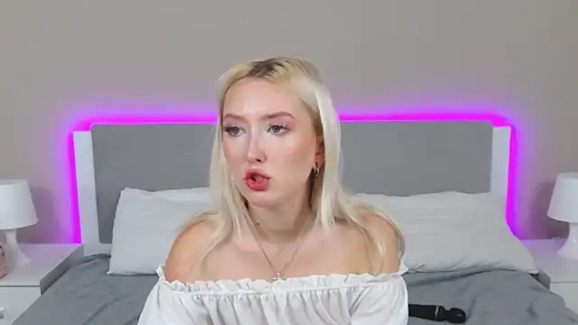 Snapshot of MarianeSun chatting on 16, 9, 2025 MarianeSun online show from 16, 9, 2025