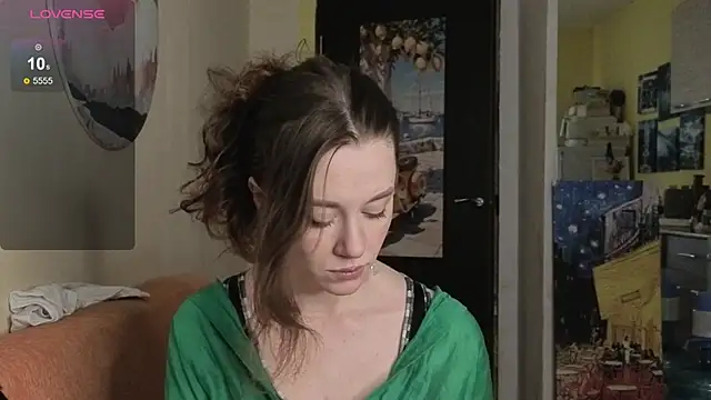 Snapshot of SkyHelen chatting on 10, 4, 2026 SkyHelen online show from 10, 4, 2026