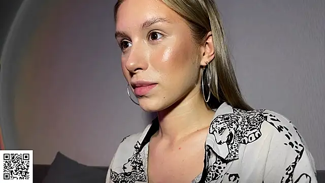 Snapshot of ElysiaXo chatting on 22, 10, 2025 ElysiaXo online show from 22, 10, 2025