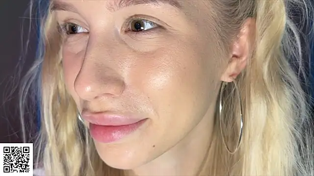 Snapshot of ElysiaXo chatting on 1, 12, 2025 ElysiaXo online show from 1, 12, 2025