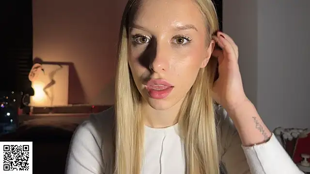 Snapshot of ElysiaXo chatting on 13, 12, 2025 ElysiaXo online show from 13, 12, 2025