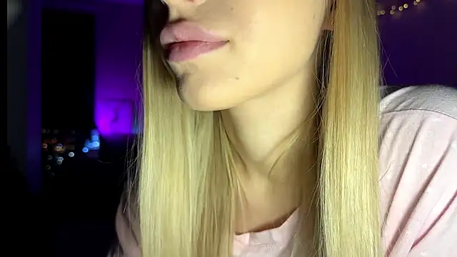 Snapshot of ElysiaXo chatting on 18, 12, 2025 ElysiaXo online show from 18, 12, 2025