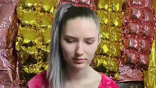  kikiclark   online show from 17, 4, 2026