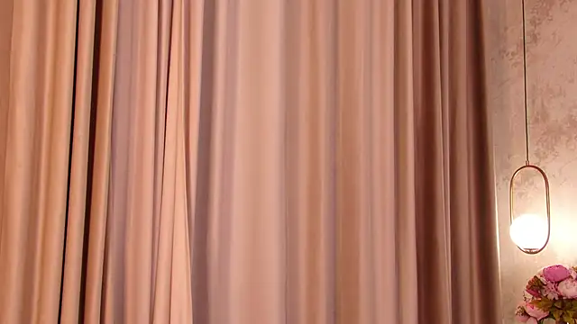 Olivia Mourr online show from 28, 11, 2025