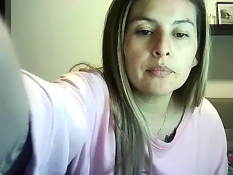 Snapshot of Valery__Rouse_ chatting on 20, 4, 2026 Valery Rouse online show from 20, 4, 2026