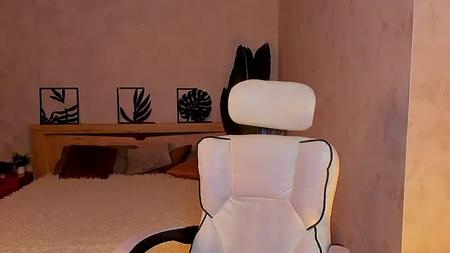 Snapshot of Lynn_Martin chatting on 21, 4, 2026 Lynn Martin online show from 21, 4, 2026