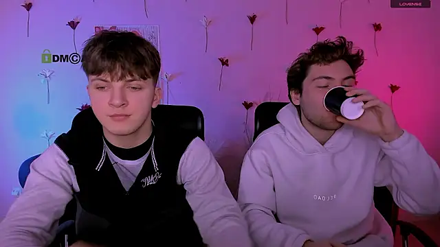 Snapshot of travis_wolf_ chatting on 22, 2, 2026 travis wolf online show from 22, 2, 2026