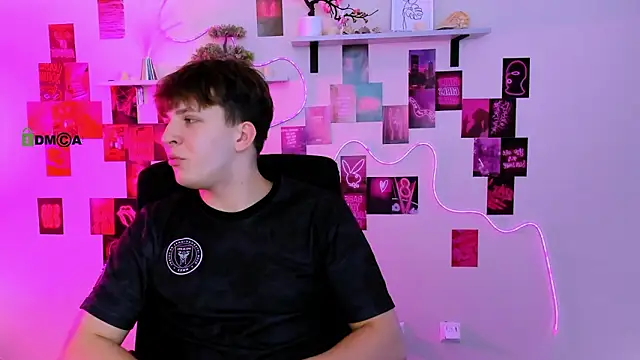 Snapshot of travis_wolf_ chatting on 25, 3, 2026 travis wolf online show from 25, 3, 2026