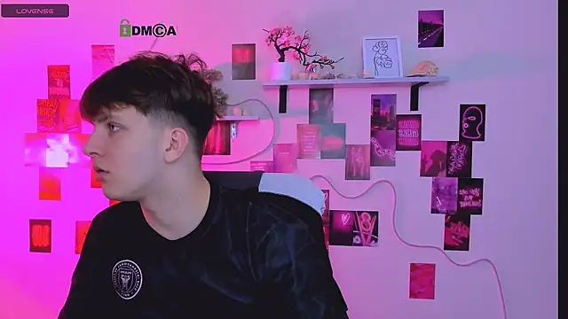 Snapshot of travis_wolf_ chatting on 15, 4, 2026 travis wolf online show from 15, 4, 2026