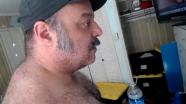 Snapshot of bullmusclejoe chatting on 17, 4, 2026 bullmusclejoe online show from 17, 4, 2026