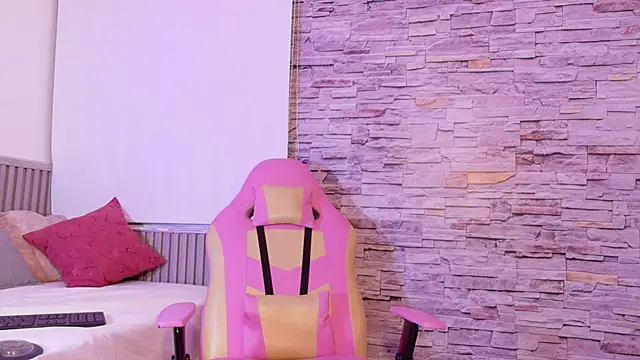 Snapshot of liz_monserrat_1 chatting on 10, 11, 2025 liz monserrat 1 online show from 10, 11, 2025